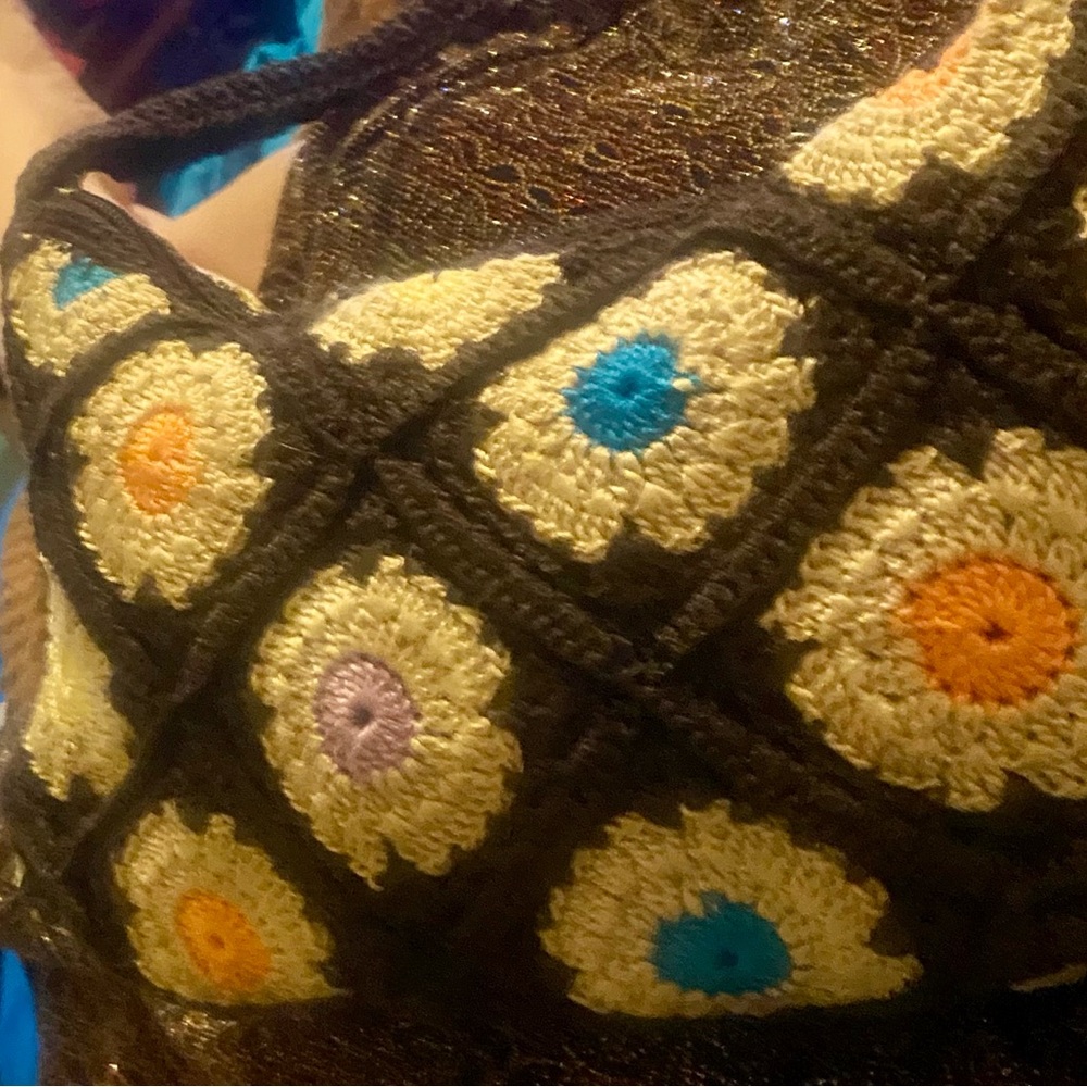 SENT AS FREE GIFT!  SAK Crocheted Floral Purse with Top Zipper, Long Strap - Picture 4 of 9